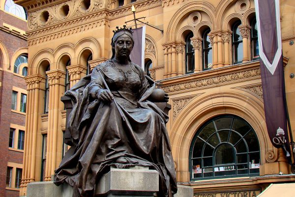Queen-Victoria-Statue-Outside-QV-Building